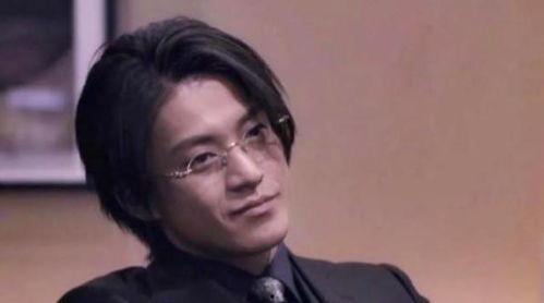 小栗旬的女儿吃瓜